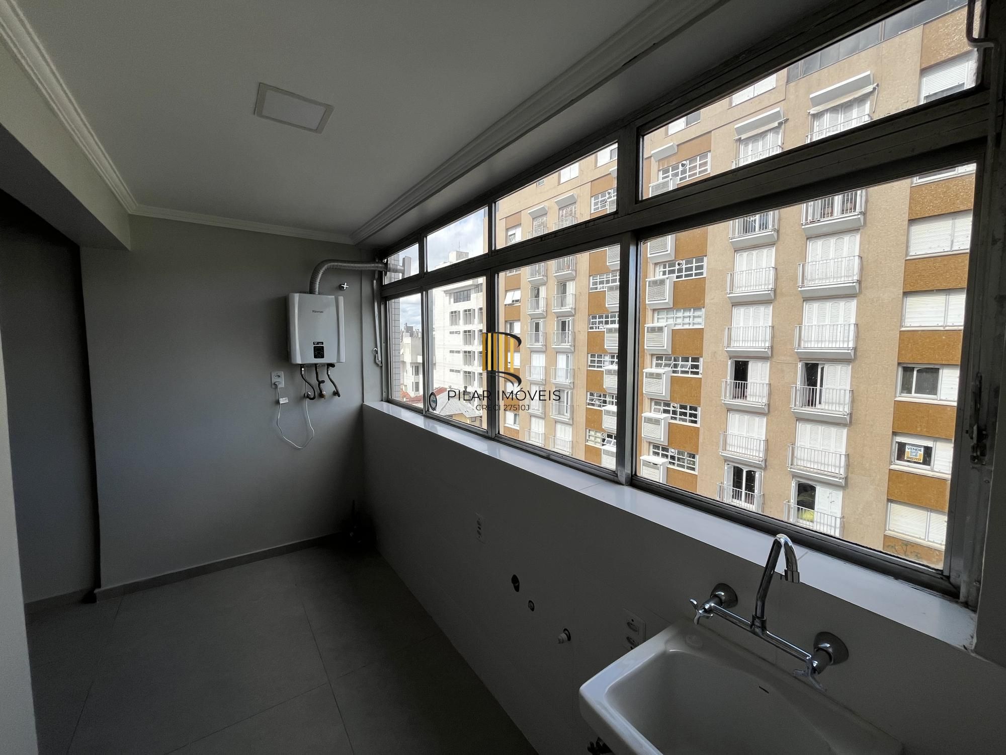 Apartamento de 3 quartos, suíte e 1 vaga de garagem no bairro Menino Deus em POA