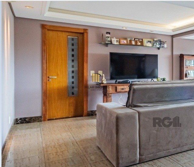Apartamento de 138m² privativos, 3 dormitórios sendo 1 suíte. Living para 3 bons ambientes com espaço churrasco, sacada integrada e sala de estar. Cozinha com área de serviço separada. - Pilar Imóveis