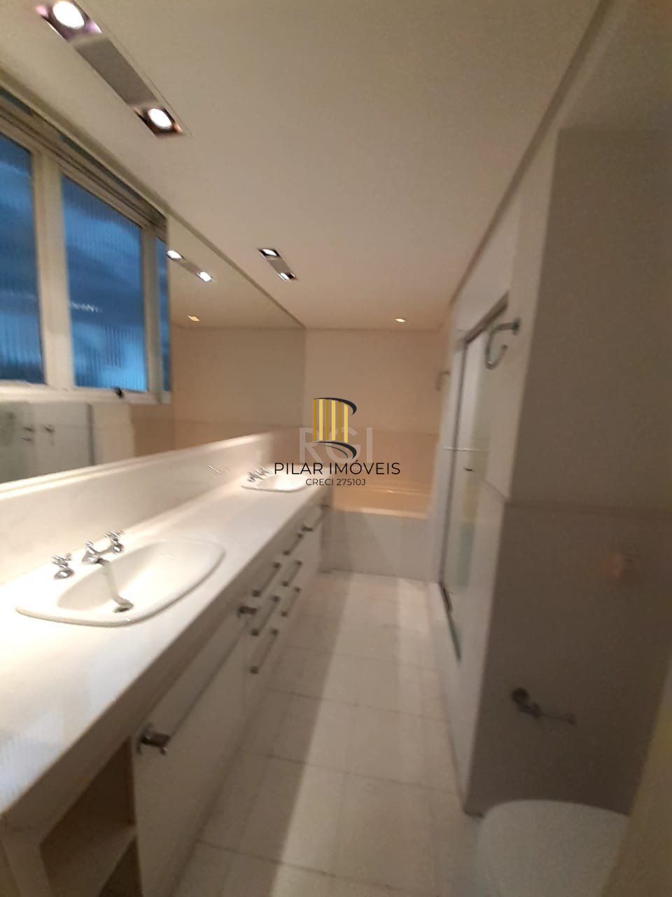 Apartamento para Venda - 230m², 4 dormitórios, sendo 1 suites, 2 vagas - Petrópolis