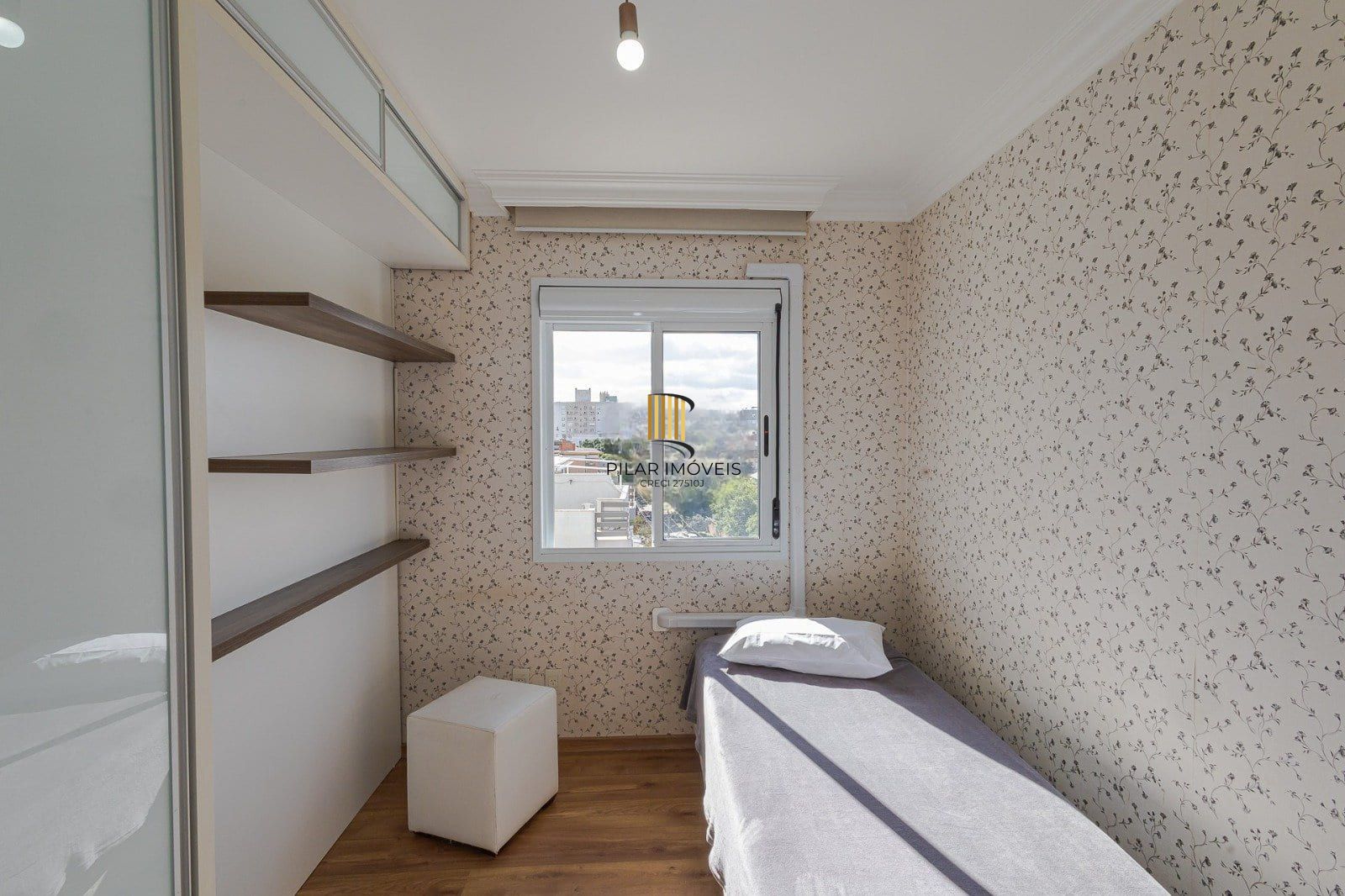 Apartamento de 2 quartos, suíte e 1 vaga garagem bairro Azenha em Porto Alegre