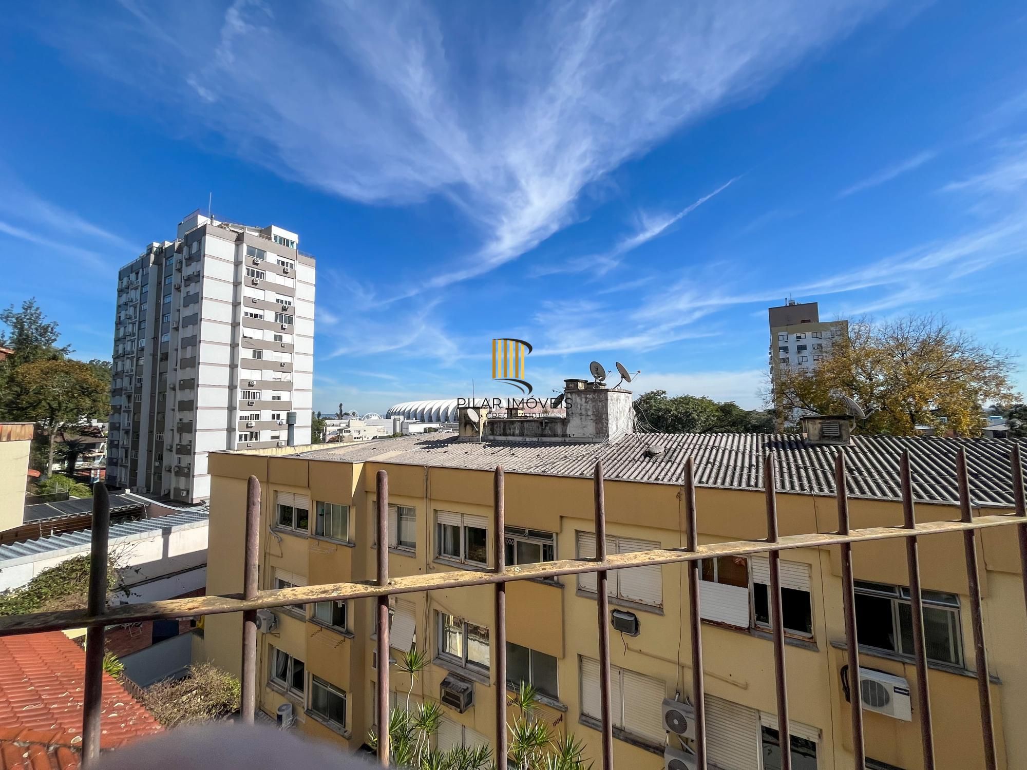 Casa de 3 dormitórios e 1 suíte no bairro Menino Deus em Porto Alegre