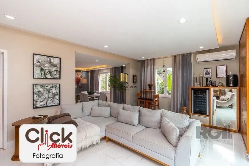 Apartamento 4 dormitórios, sendo 1 suíte, 193 m² de área privativa e 2 vaga(s) de garagem. Localizado na Rua/Av. Carlos Gomes, no bairro Auxiliadora em Porto Alegre.