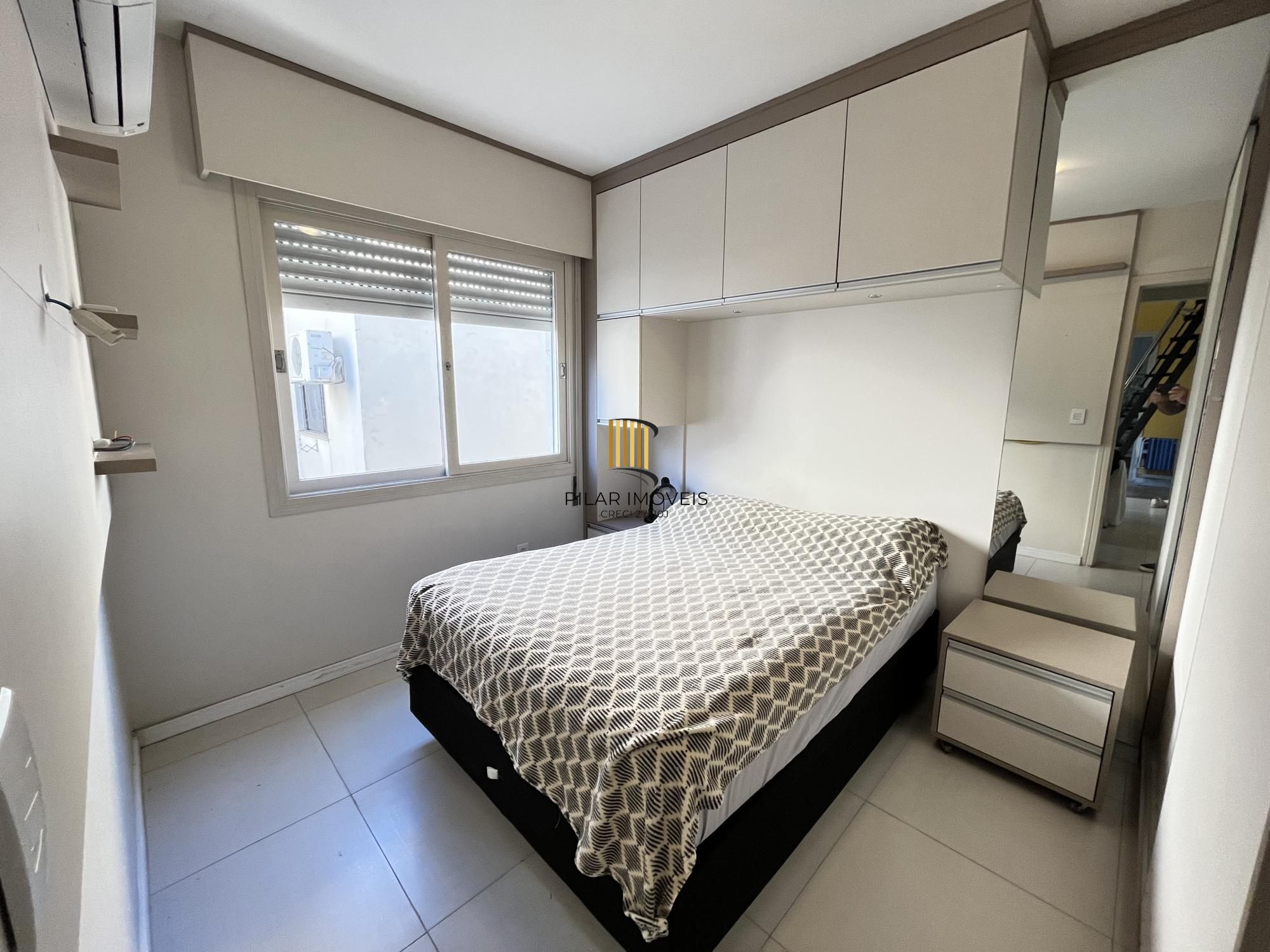 Apartamento de 2 quartos, suíte e 1 vaga de garagem no bairro Santana em POA/RS