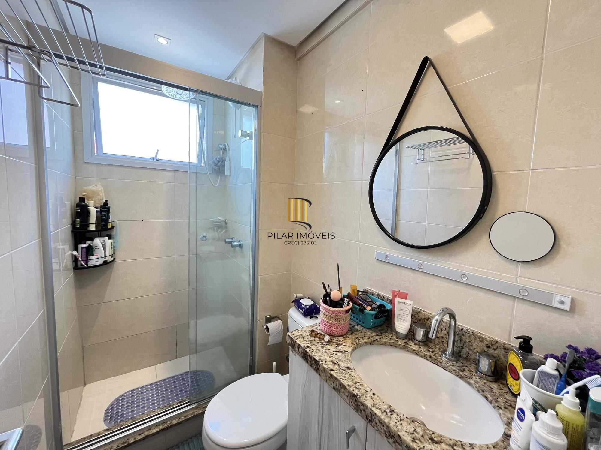 Apartamento de 2 quartos, suíte e 1 vaga de garagem no bairro Santana em POA/RS