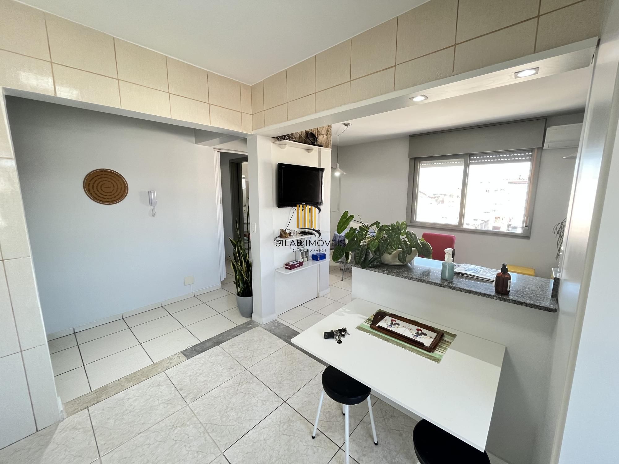 Apartamento de 2 quartos, suíte e 1 vaga de garagem no bairro Farroupilha em POA