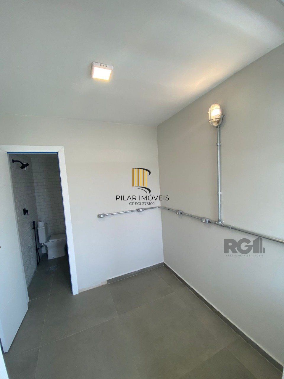 Apartamento para Venda - 74.48m², 2 dormitórios, 1 vaga - Petrópolis