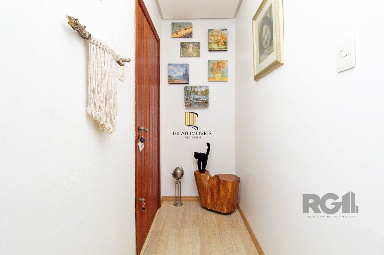 Apartamento de quatro dormitórios e uma vaga de garagem no bairro Bom Fim em Porto Alegre.
