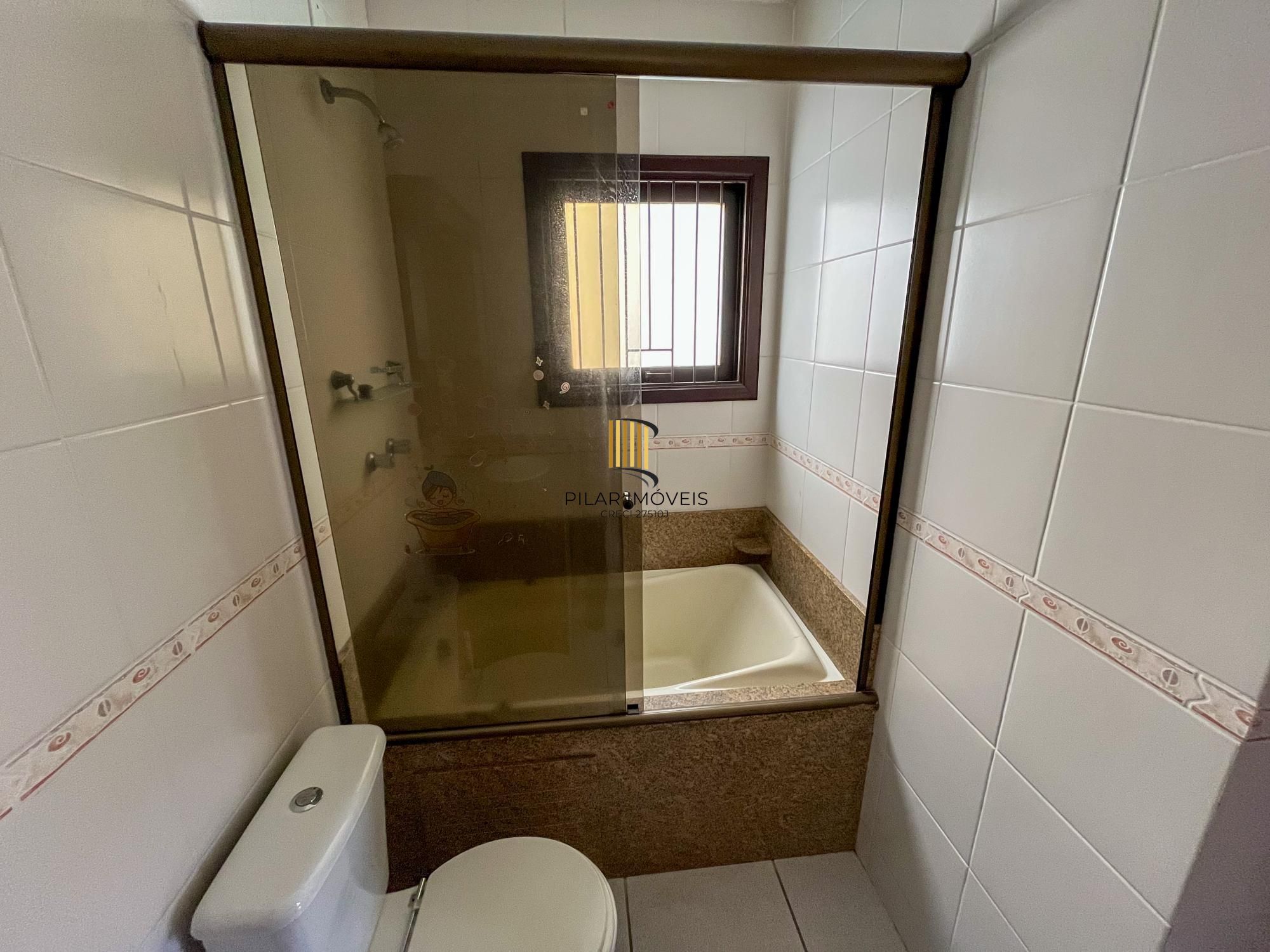 Casa de 3 dormitórios e 1 suíte no bairro Menino Deus em Porto Alegre