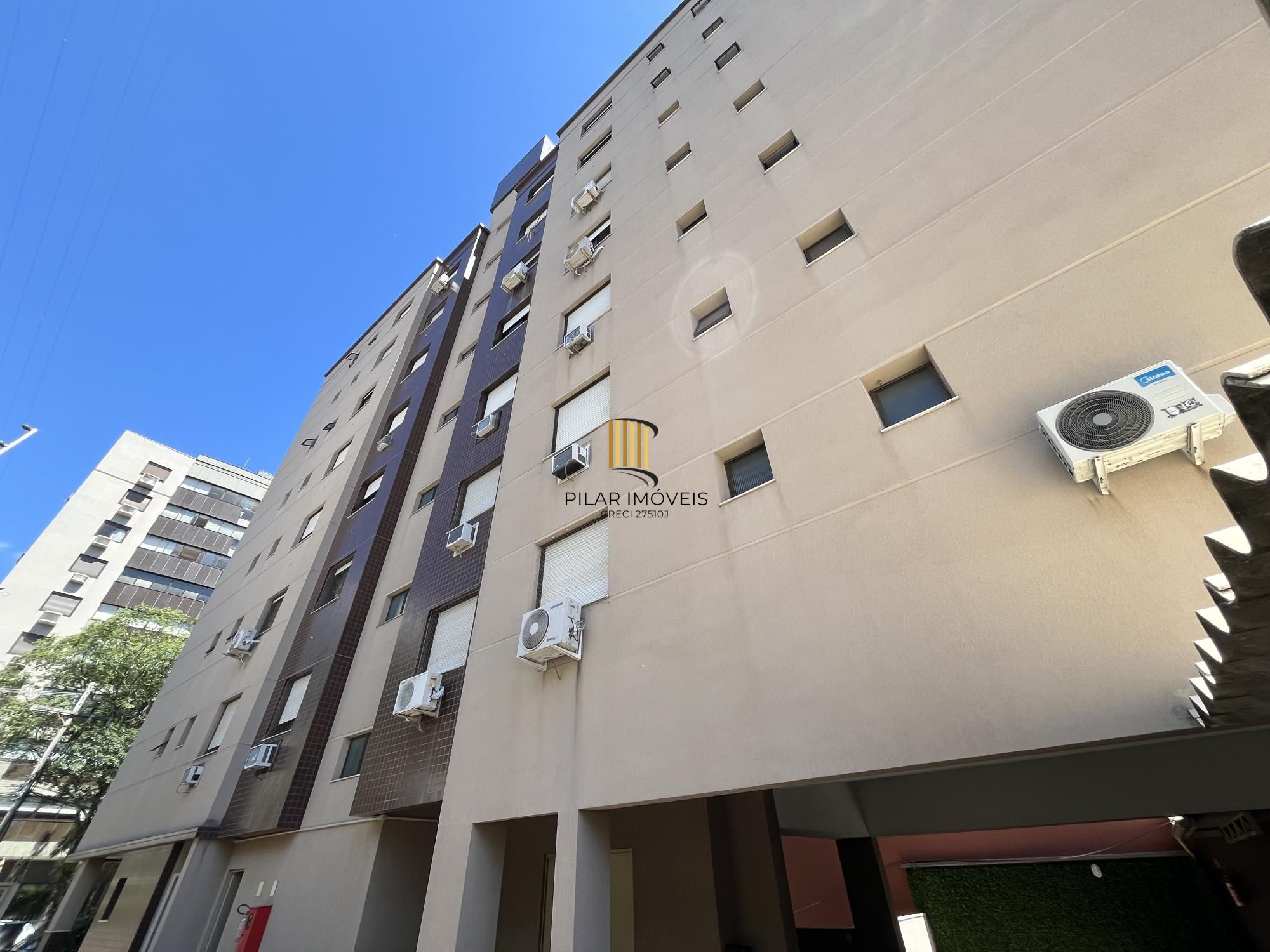 Apartamento de 3 quartos, suíte e 2 vagas de garagem no bairro Petrópolis.