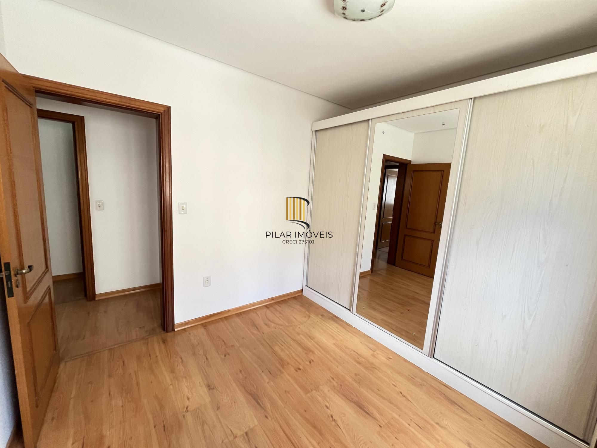 Apartamento de 2 quartos, suite e 1 vaga de garagem no bairro Menino Deus em POA