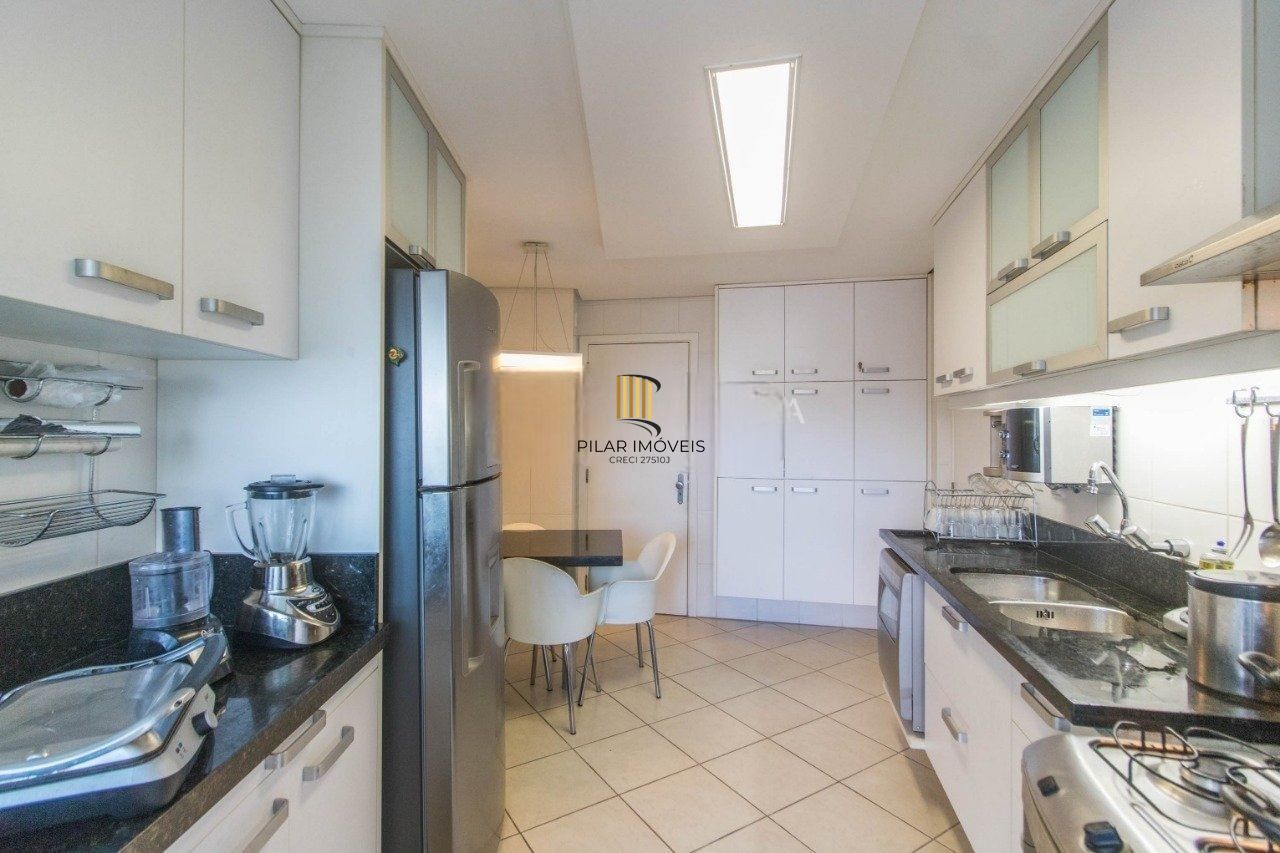 Apartamento com 3 suítes e 3 vagas de garagem no bairro Rio Branco em POA/RS