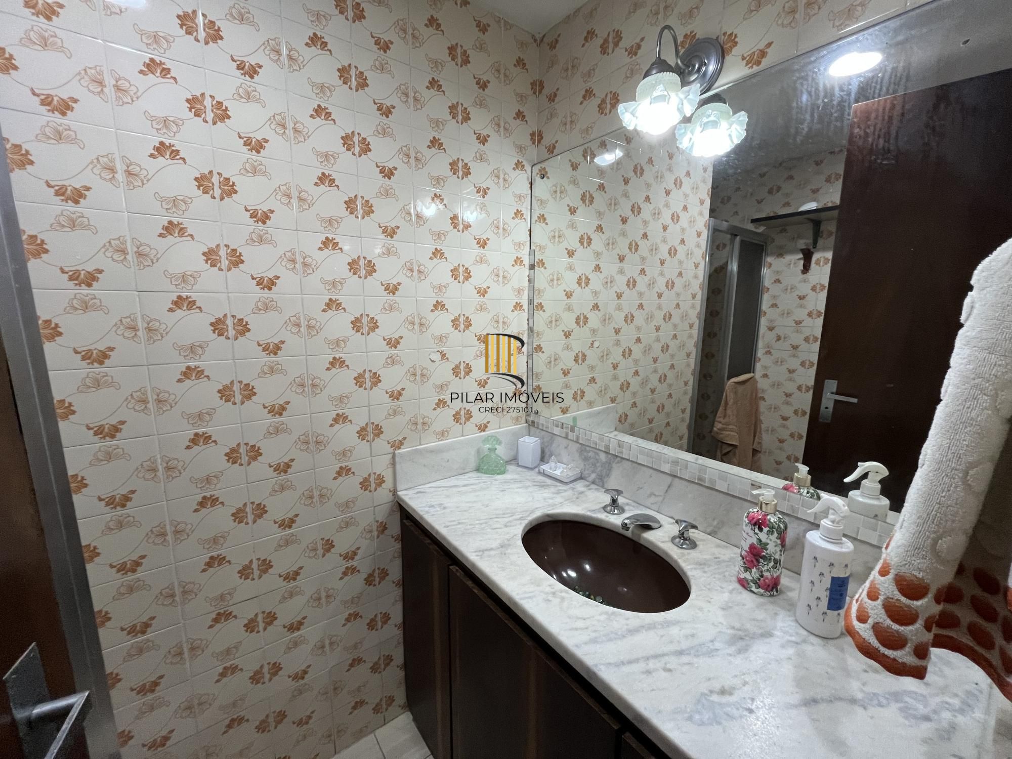 Apartamento de dois quartos com suíte no bairro Menino Deus em Porto Alegre