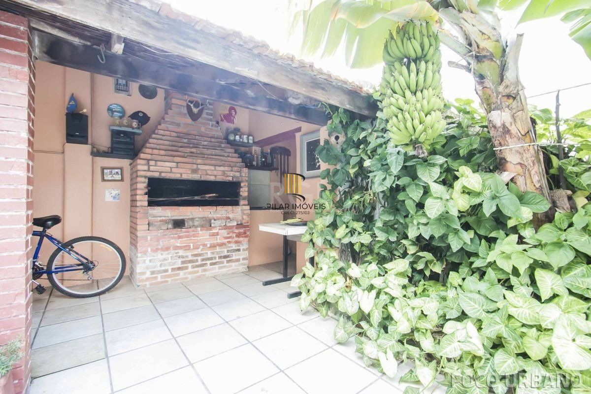 Casa para Venda - 250m², 4 dormitórios, 2 vagas - Petrópolis