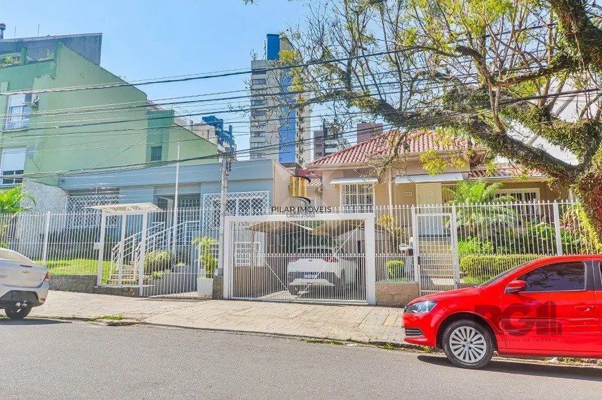 Casa 4 dormitórios no bairro Petrópolis