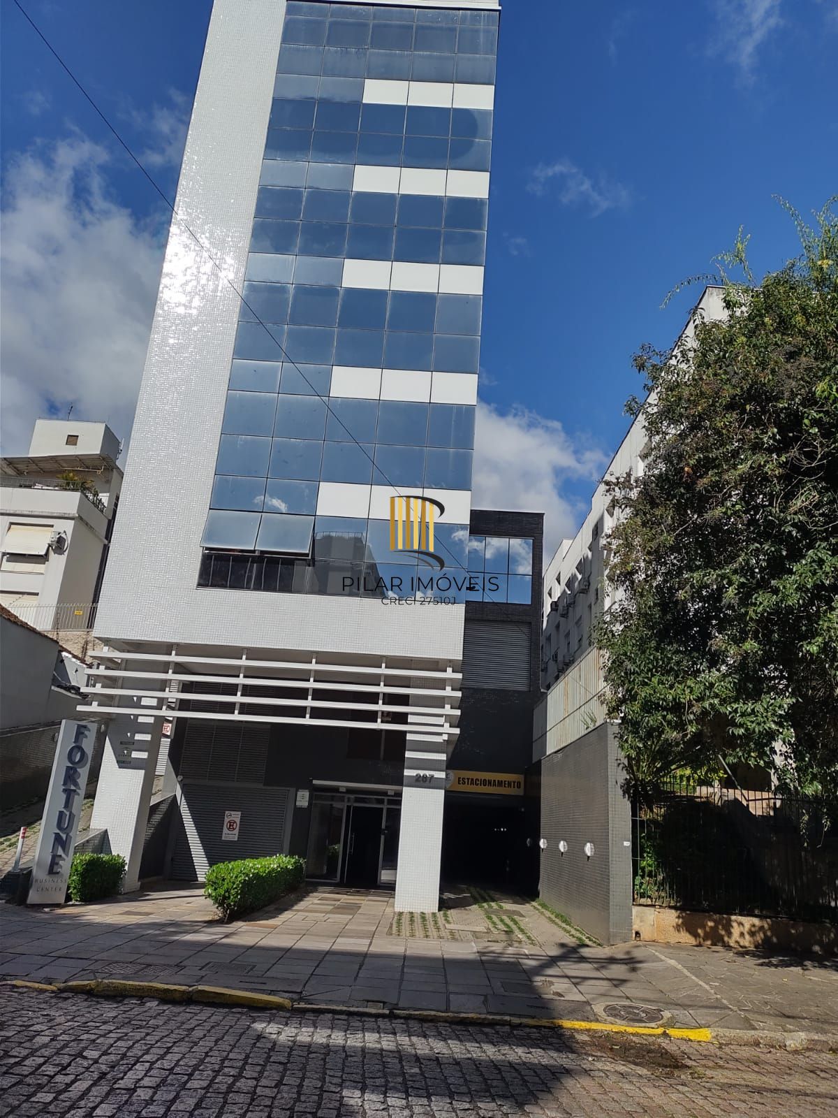 Sala comercial com 2 vagas de garagem escrituradas
