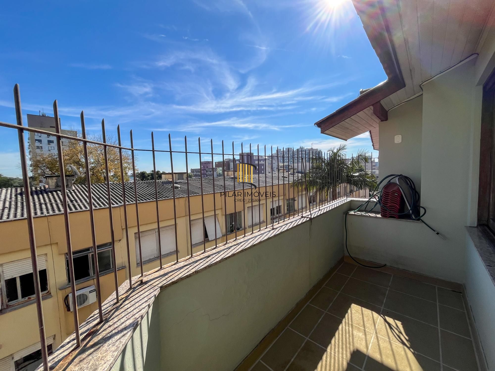Casa de 3 dormitórios e 1 suíte no bairro Menino Deus em Porto Alegre
