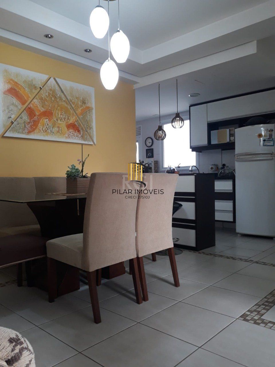 Apartamento de três dormitórios, suíte e uma vaga de garagem no bairro Cristo Redentor em Porto Alegre.