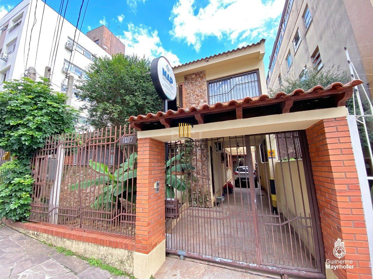 Casa para Venda - 347m², 5 dormitórios, sendo 2 suites, 3 vagas - São João