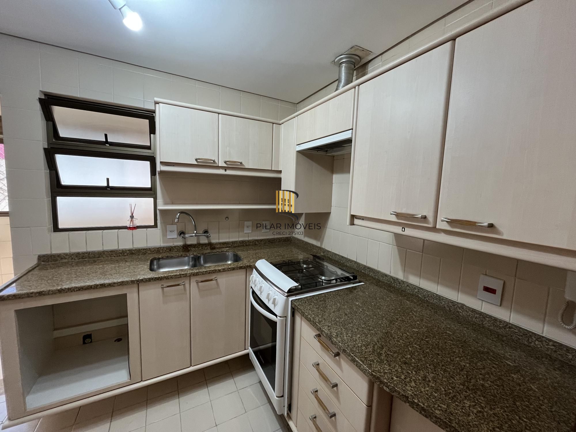 Apartamento de 3 quartos, suíte e 2 vagas de garagem no Bairro Menino Deus POA