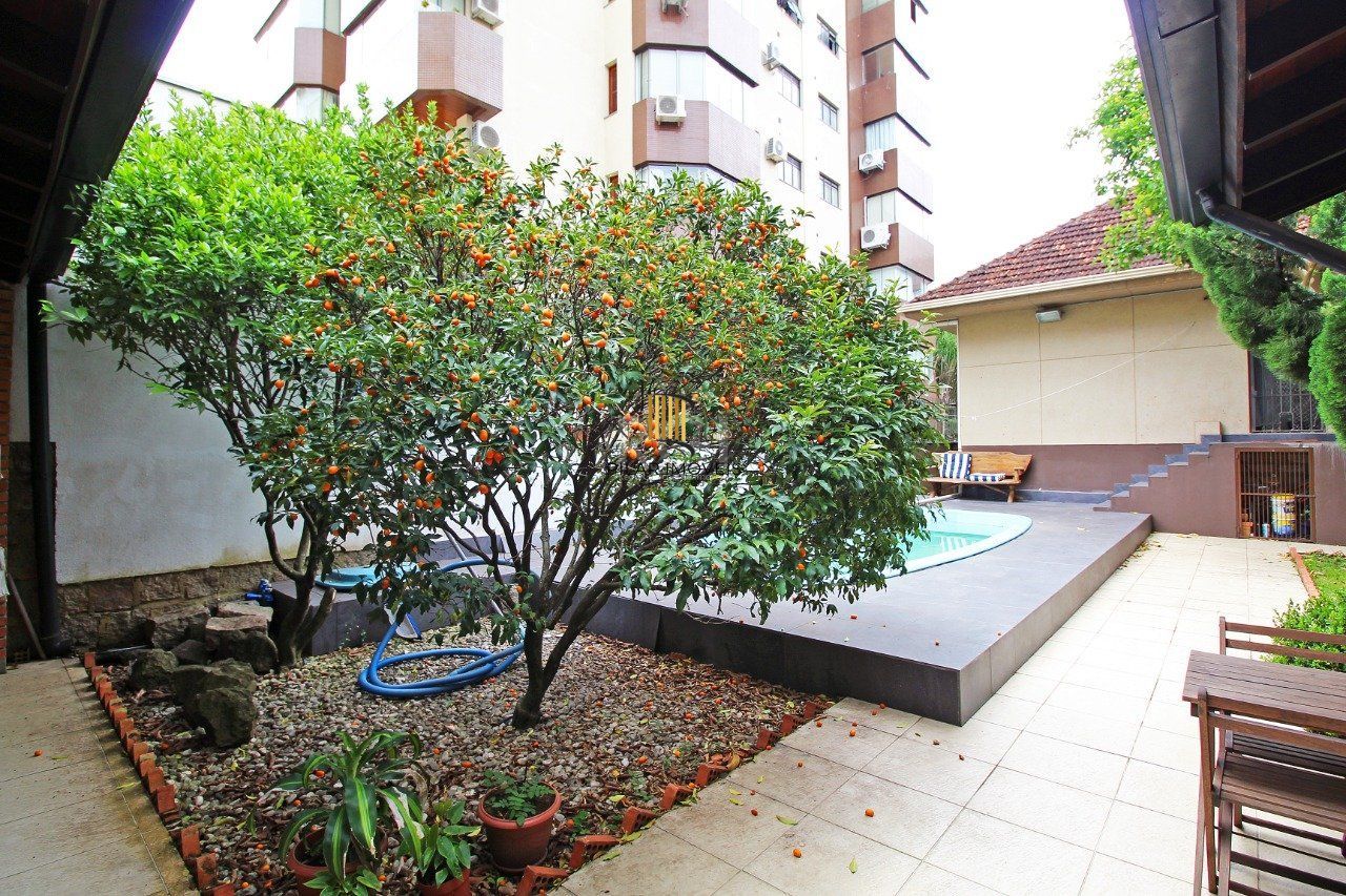 Casa para Venda - 464.5m², 3 dormitórios, sendo 1 suites, 3 vagas - Petrópolis