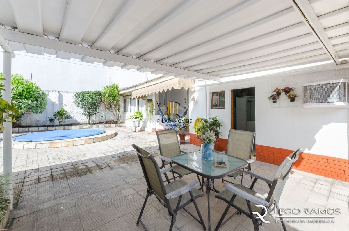 Casa para Venda - 216m², 4 dormitórios, sendo 1 suites, 4 vagas - Menino Deus