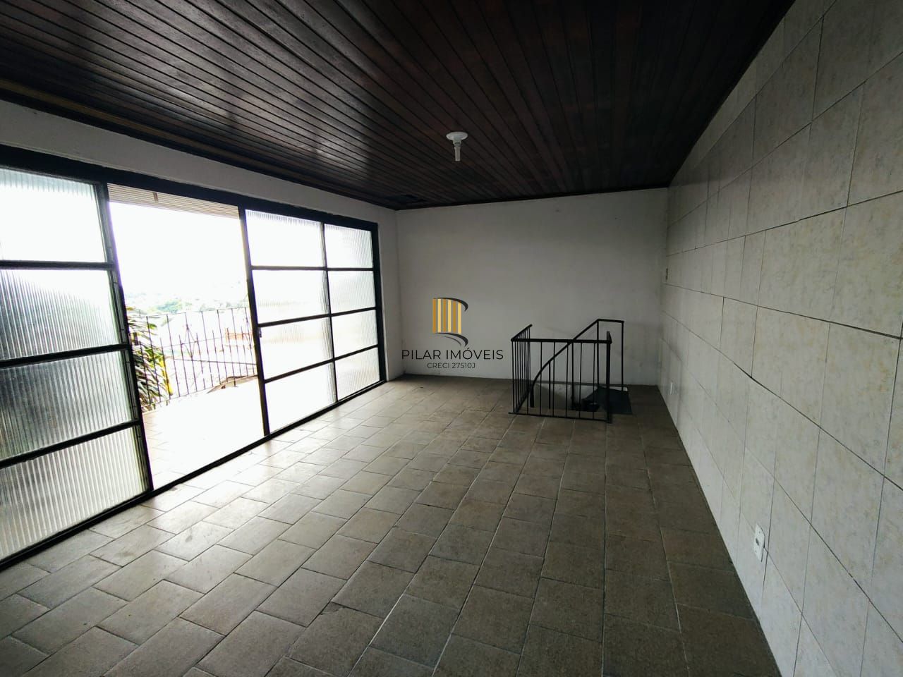 Casa 3 dormitórios e 3 vagas de garagem.