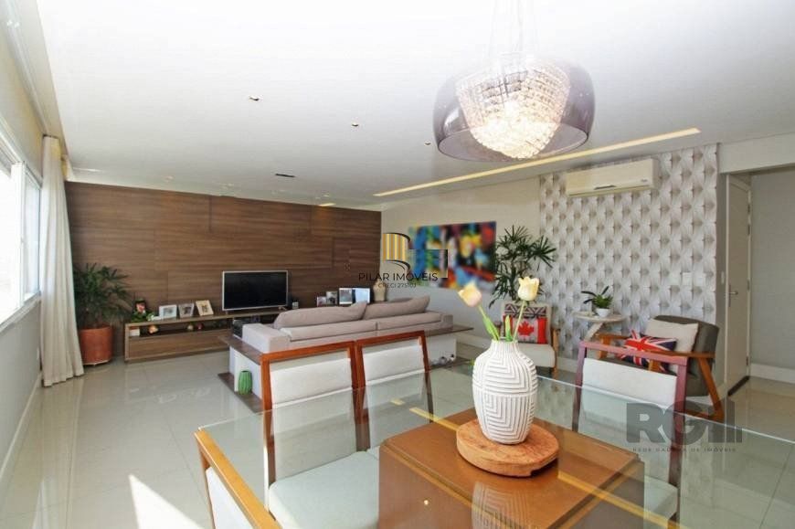 EXCELENTE OPORTUNIDADE! 120m2, 2 VAGAS, ANDAR ALTÍSSIMO COM VISTA PARA AEROPORTO! Apartamento 3 dormitórios (sendo 1 suíte) 