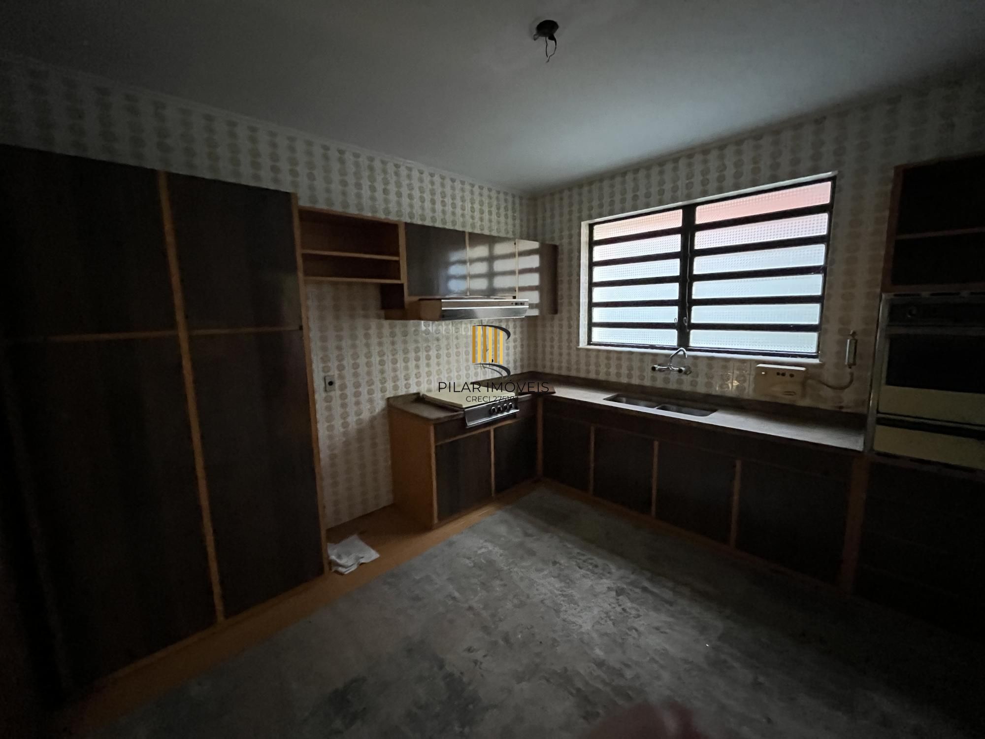 Casa de 4 quartos, 2 suítes e 2 vagas de garagem no bairro Boa Vista em POA