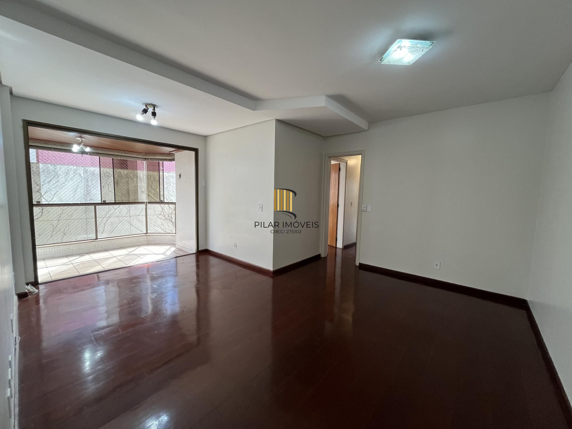Apartamento de 3 quartos, suíte e 2 vagas de garagem no Bairro Menino Deus POA