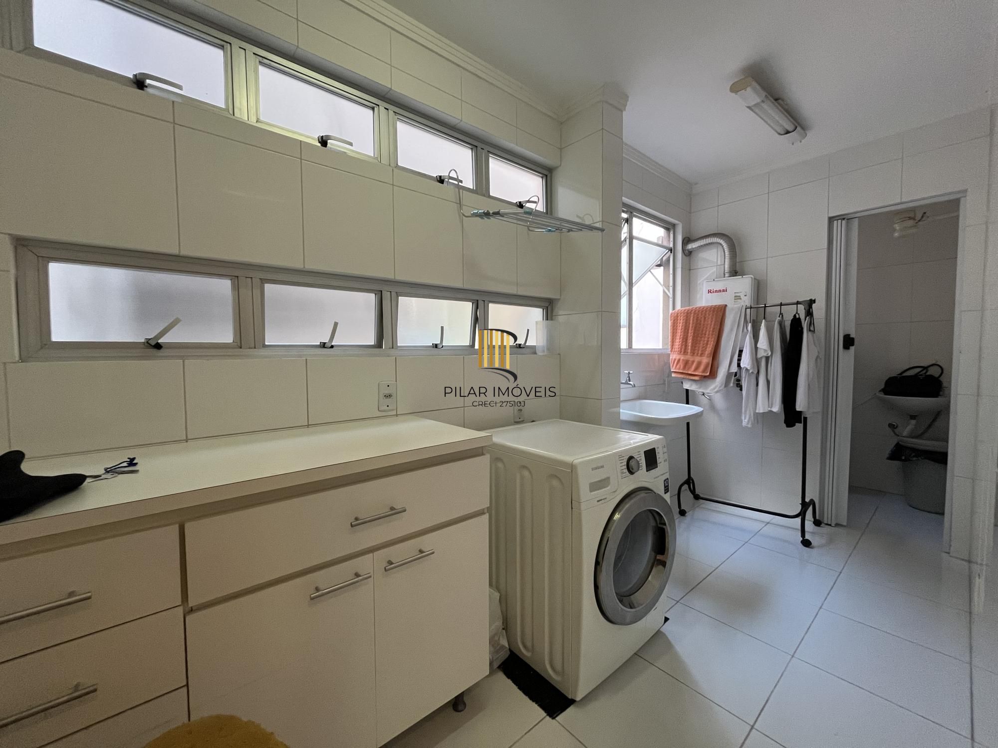 Cobertura de 3 quartos, suíte e 1 vaga de garagem no bairro Petrópolis em POA/RS