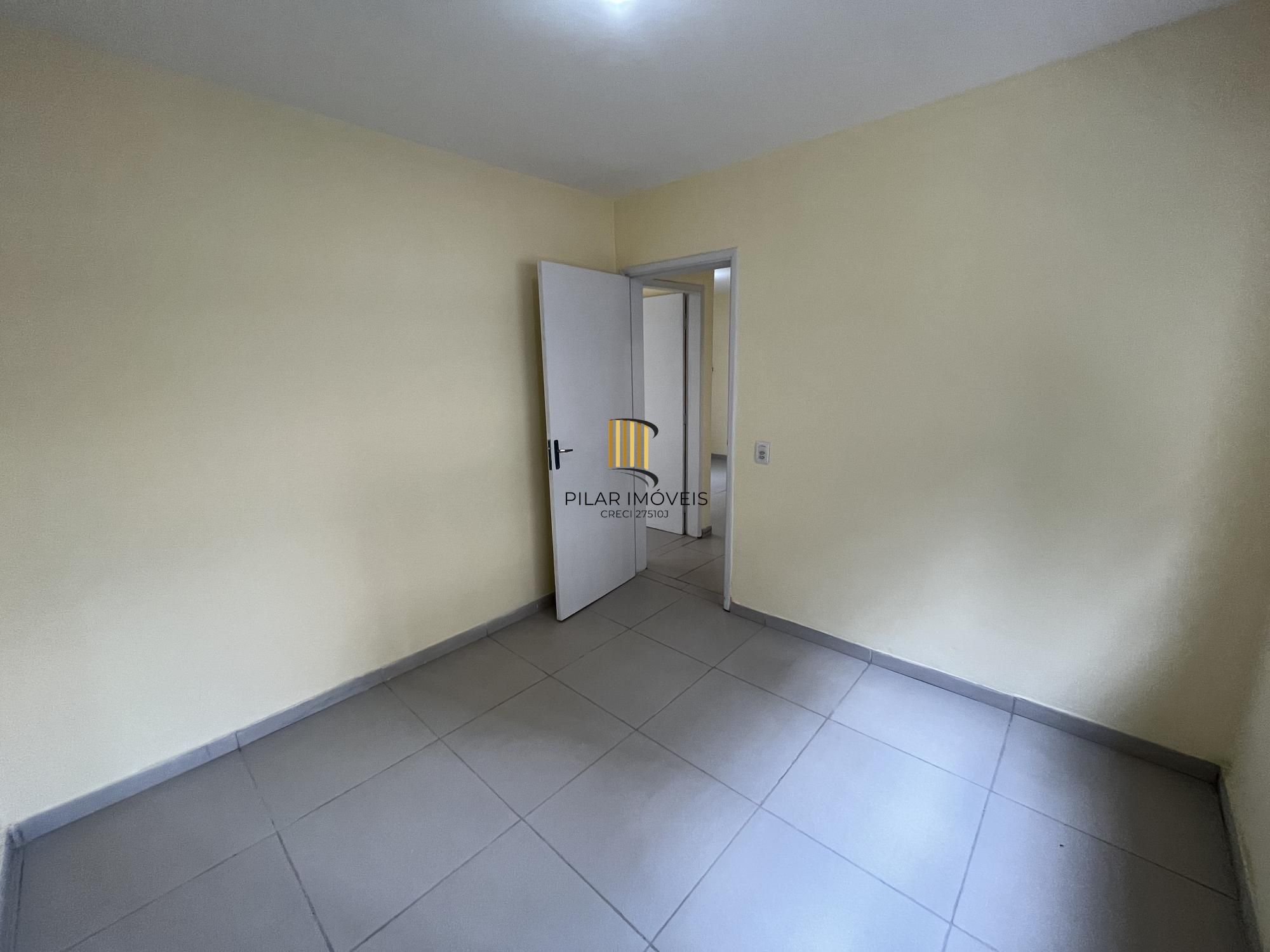 Apartamento reformado de dois quartos no bairro Petrópolis em Porto Alegre