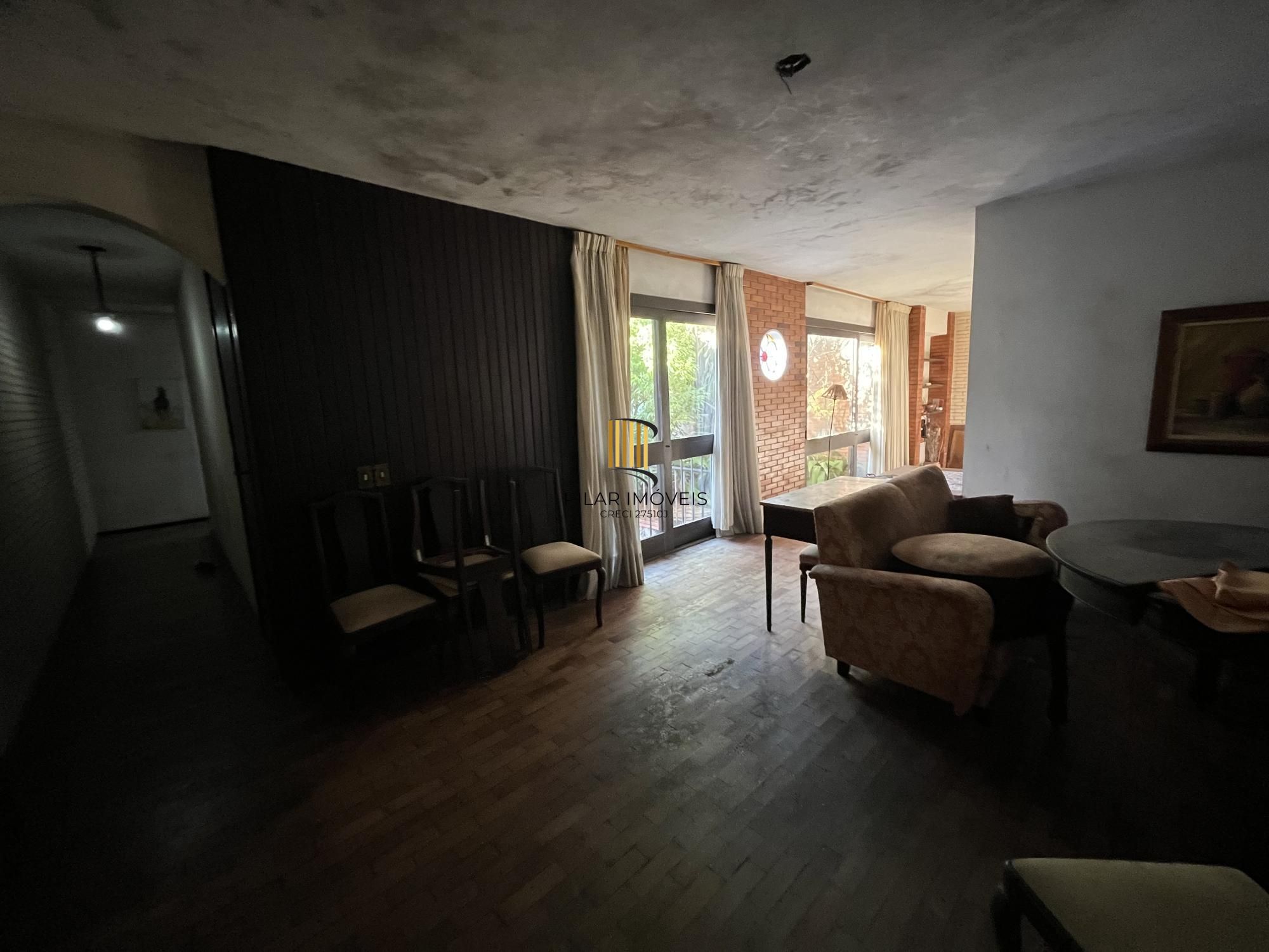 Casa de 3 quartos, suíte e 2 vagas de garagem bairro Auxiliadora em Porto Alegre