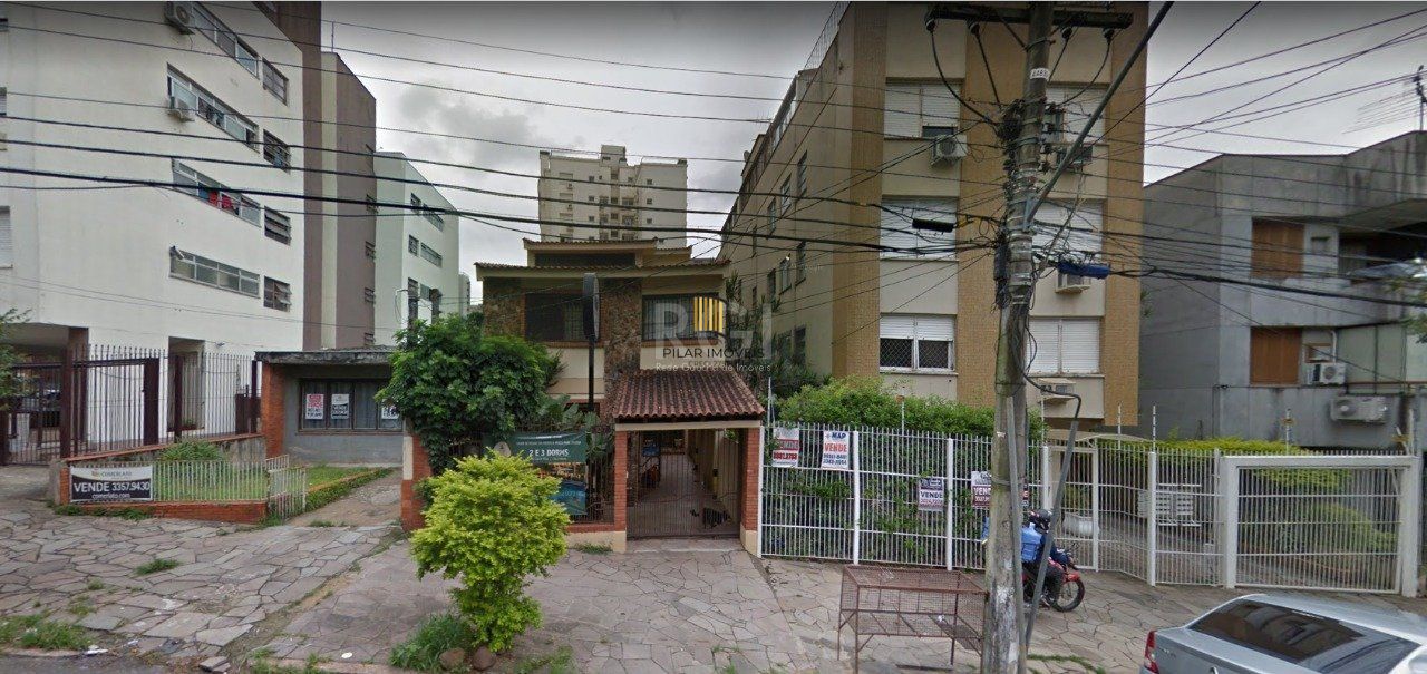 Casa para Venda - 347m², 5 dormitórios, sendo 2 suites, 3 vagas - São João