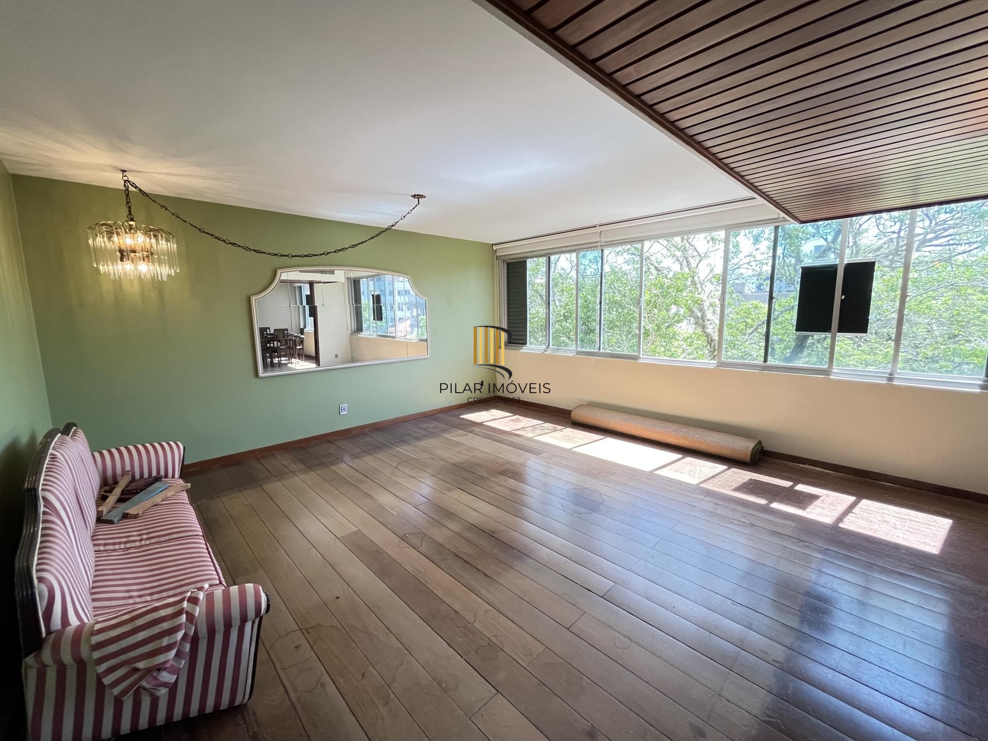 Apartamento de 3 quartos, suíte e 2 vagas de garagem no bairro Auxiliadora POA