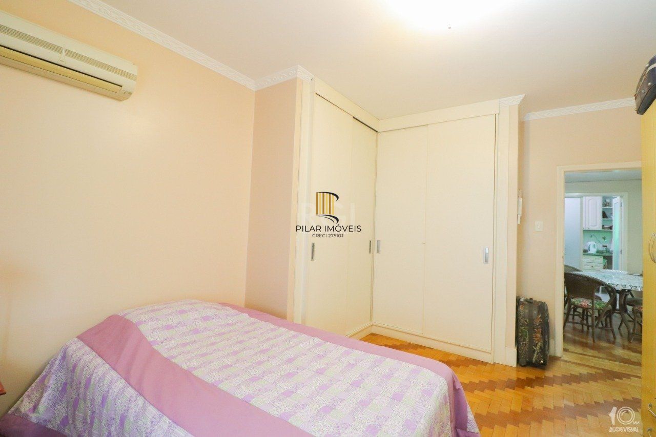 Apartamento á venda com 3 dormitórios com 1 suíte com sacada + 2 sacadas na sala e living, 233,85M²  e 1 vaga de garagem escriturada e coberta, no Bairro Independência em Porto Alegre.