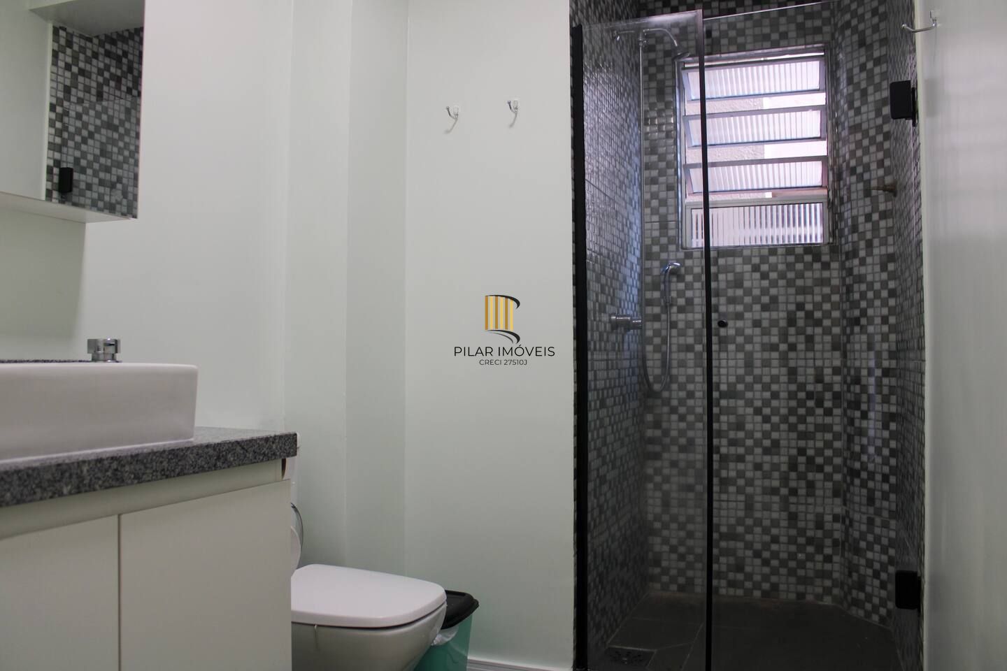 Apartamento de dois quartos no bairro Santana em Porto Alegre
