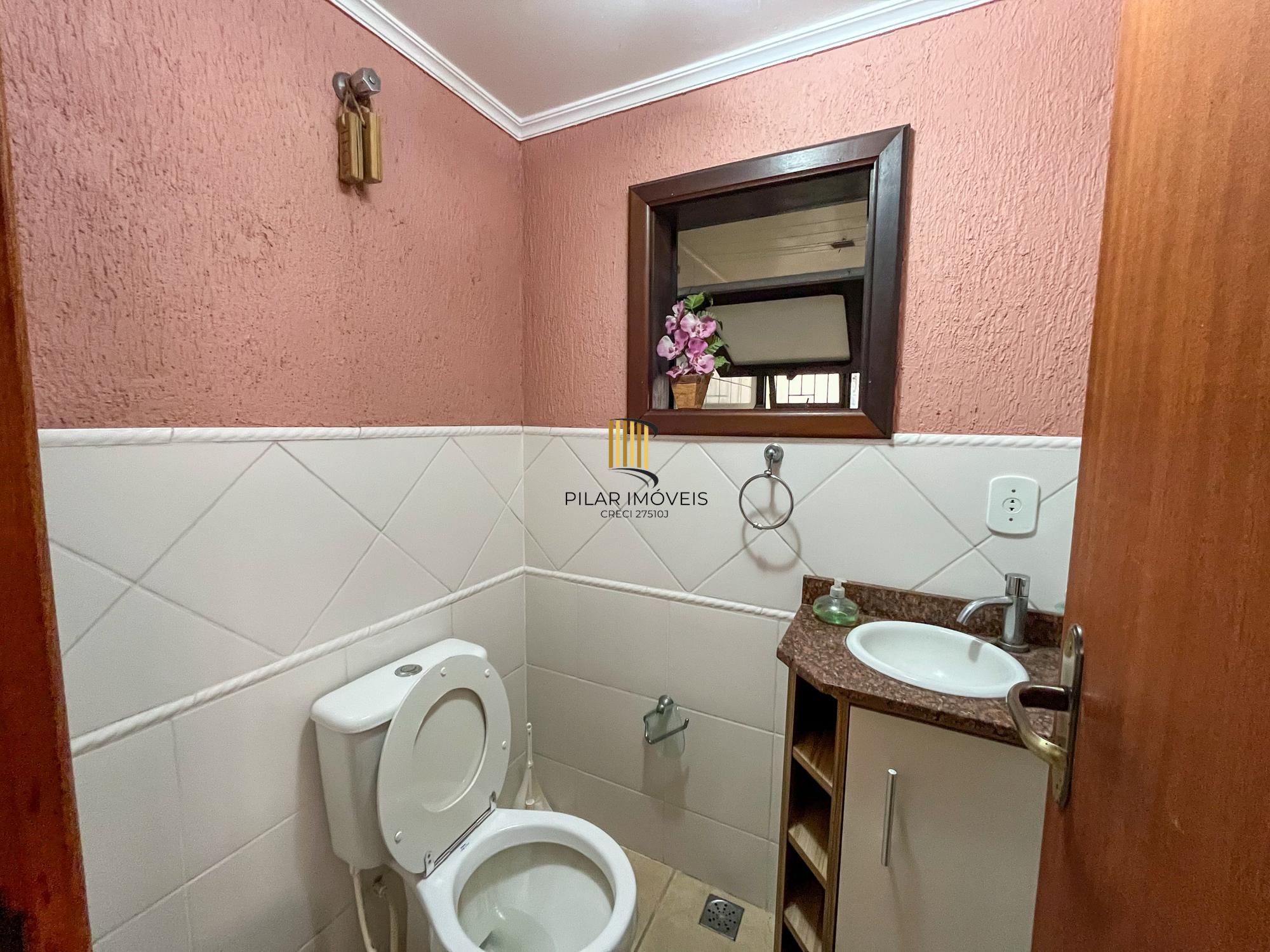 Casa de 3 dormitórios e 1 suíte no bairro Menino Deus em Porto Alegre