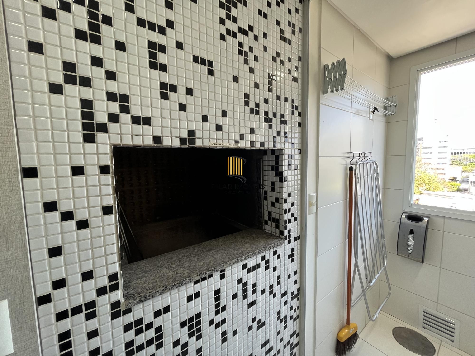 Apartamento de um quarto e uma vaga de garagem no bairro Menino Deus em POA/RS
