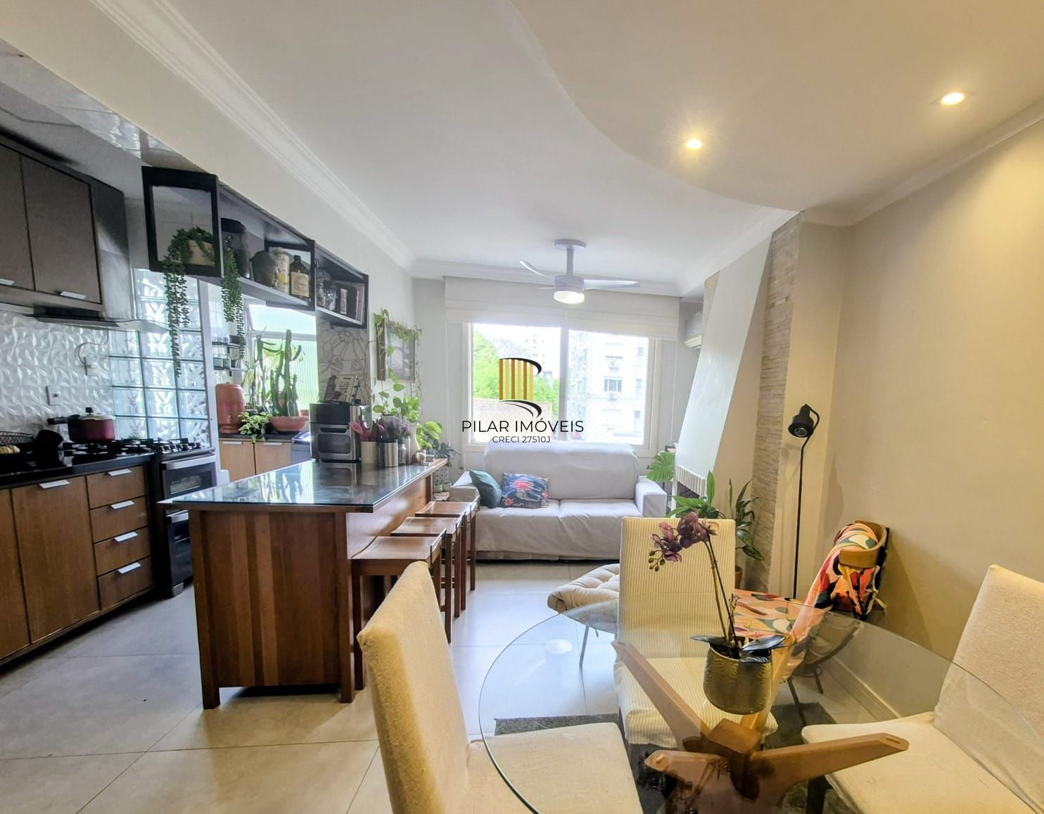 Apartamento de dois dormitórios e uma vaga de garagem no bairro Santana