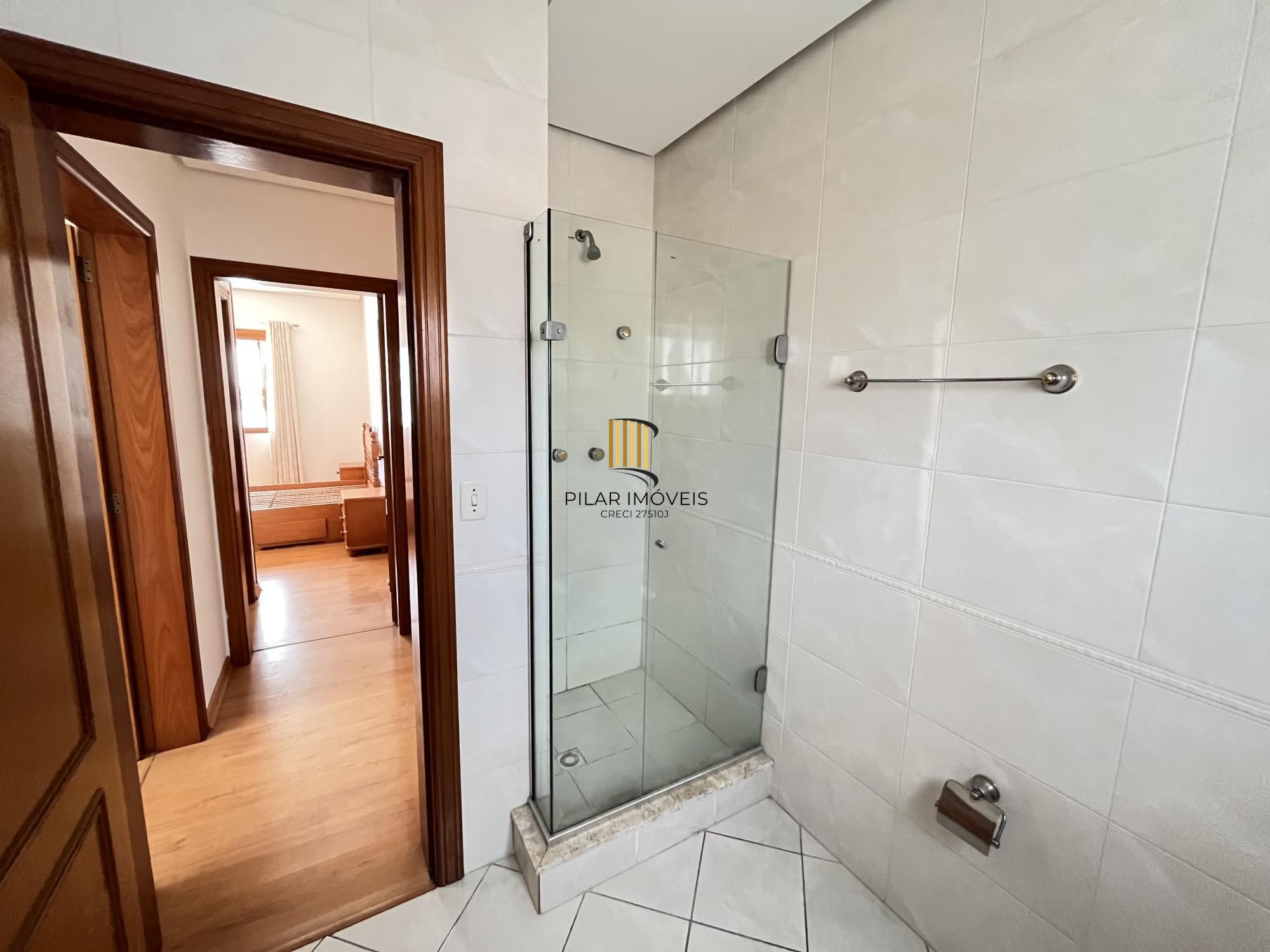 Apartamento de 2 quartos, suite e 1 vaga de garagem no bairro Menino Deus em POA