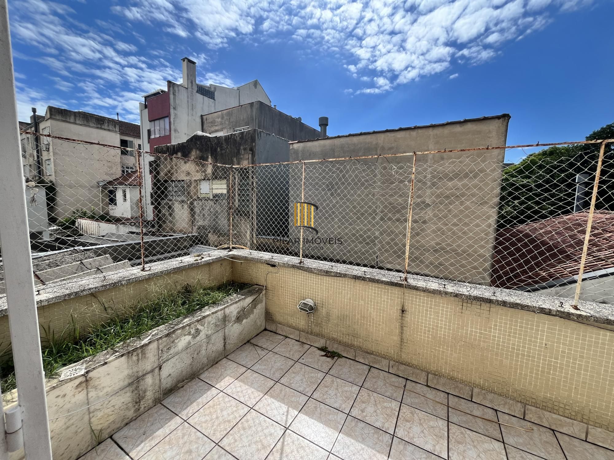 Apartamento de 4 quartos, suíte, amplo closet, dependência e 2 vagas de garagem