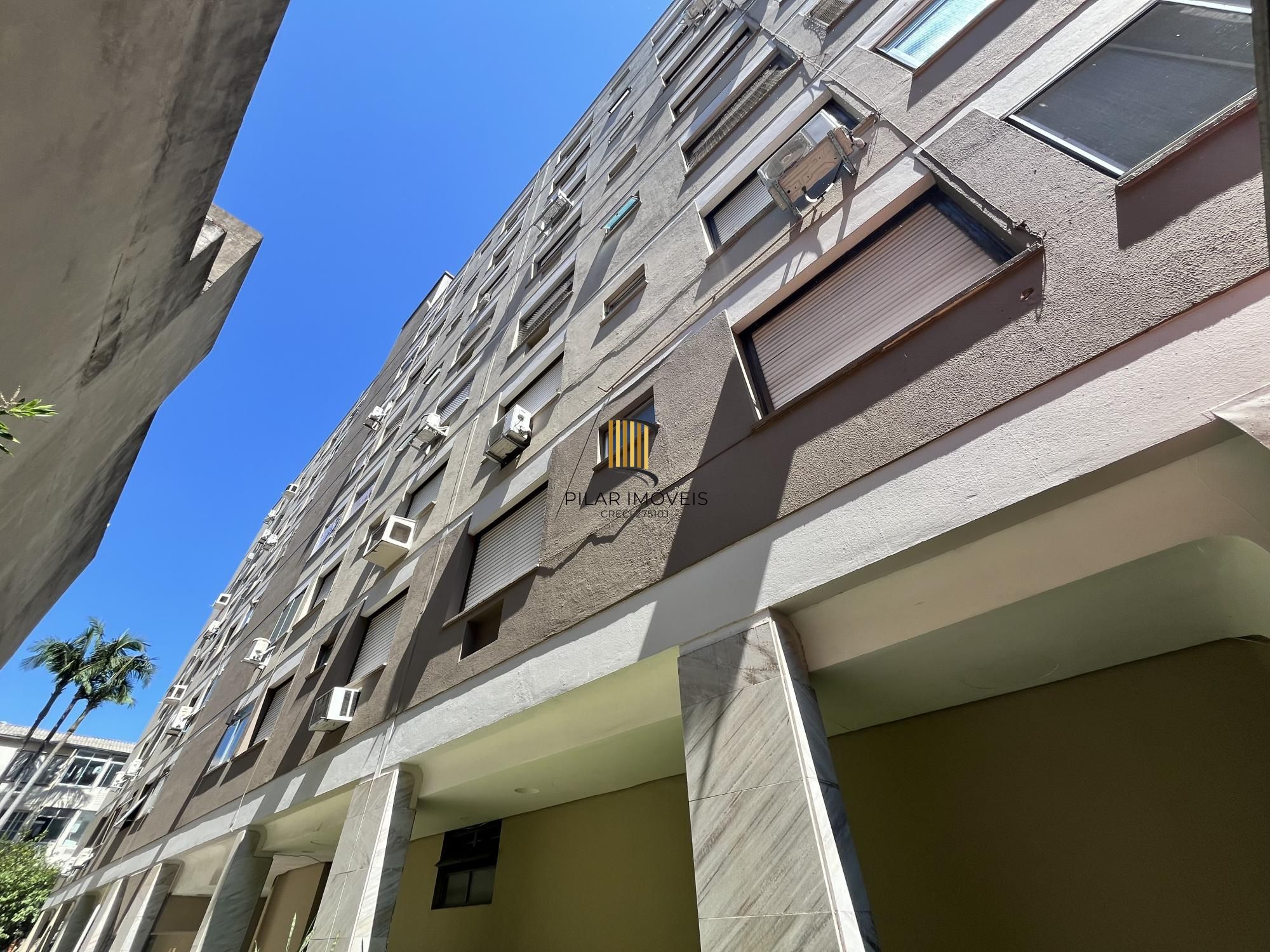 Apartamento de 2 quartos, suíte e 1 vaga de garagem no bairro Farroupilha em POA