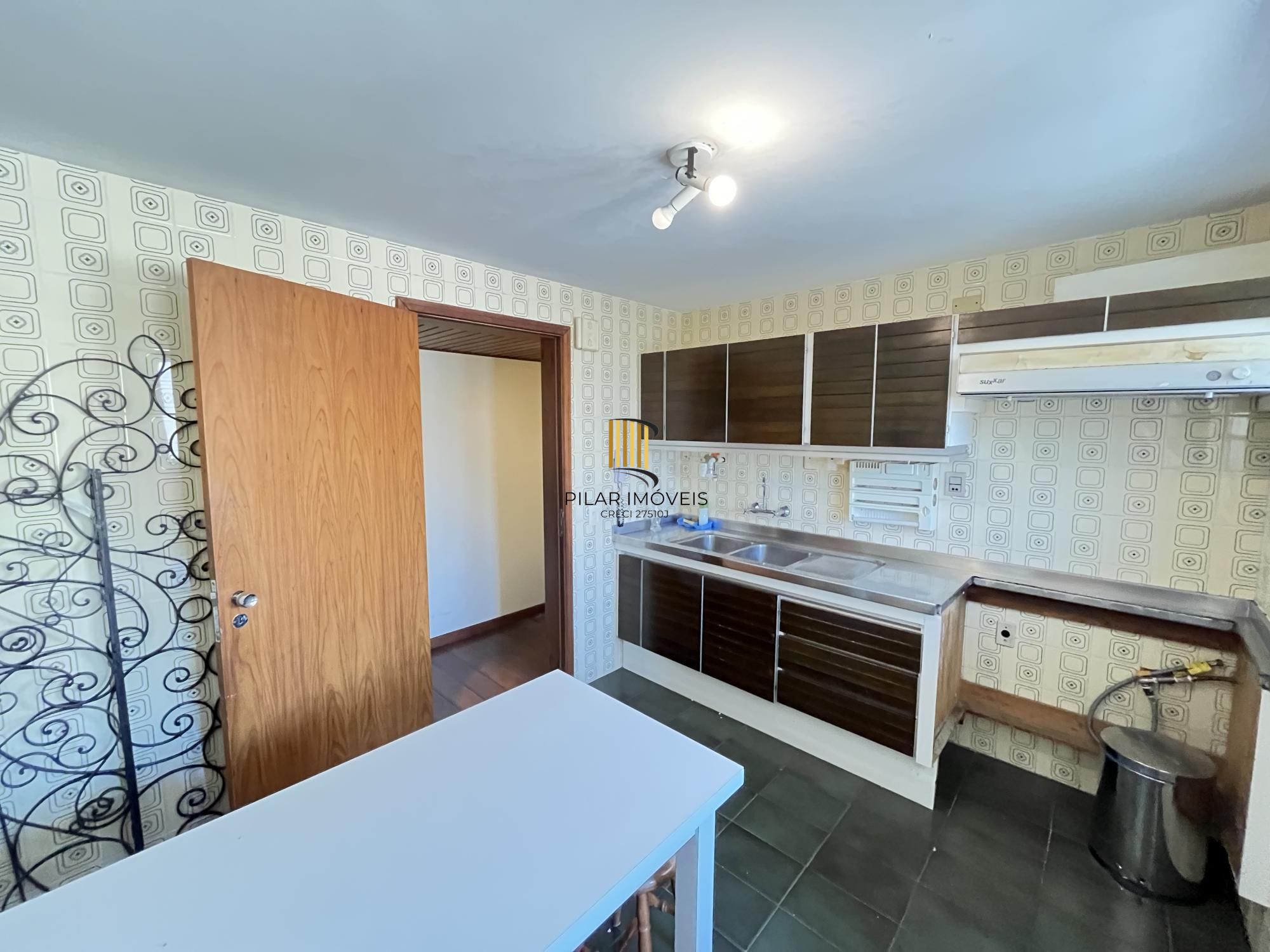 Apartamento de 3 quartos, suíte e 2 vagas de garagem no bairro Auxiliadora POA