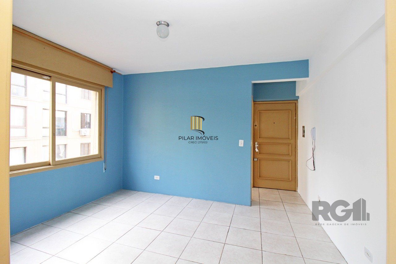Apartamento de um dormitório na rua Washington Luiz, Centro Histórico de Porto Alegre.  