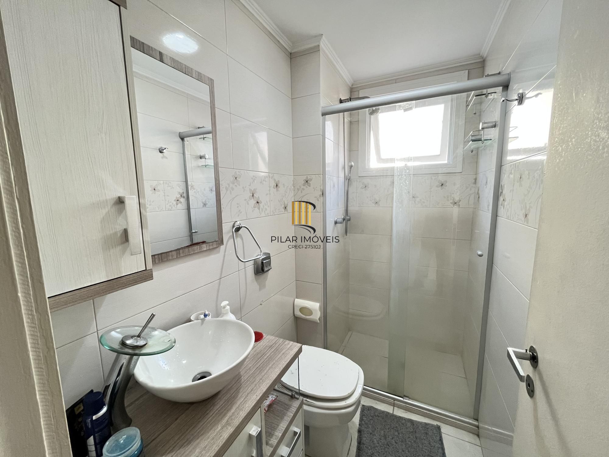 Apartamento de 2 quartos, suíte e 1 vaga de garagem no bairro Santana em POA/RS