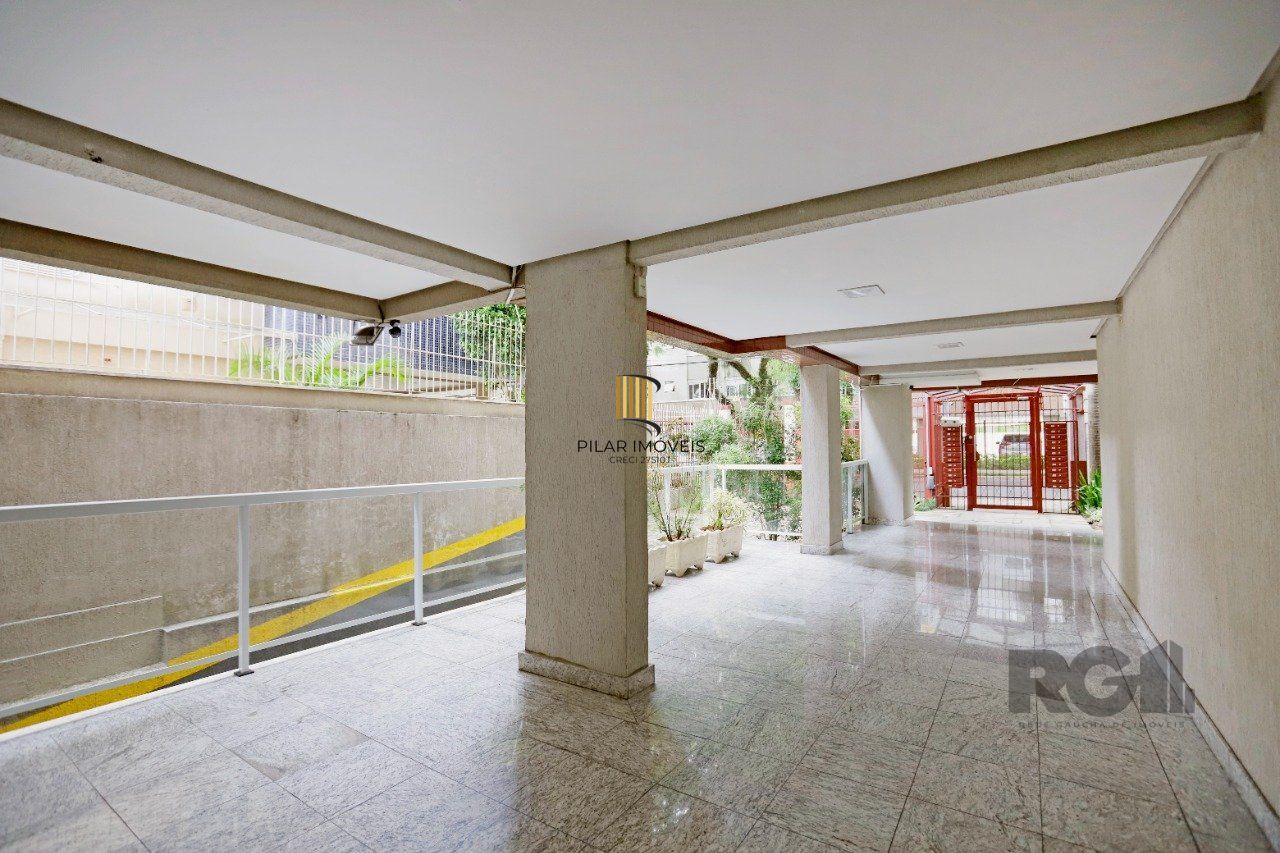 Apartamento de 2 quartos, suíte e 2 vagas de garagem no bairro Menino Deus