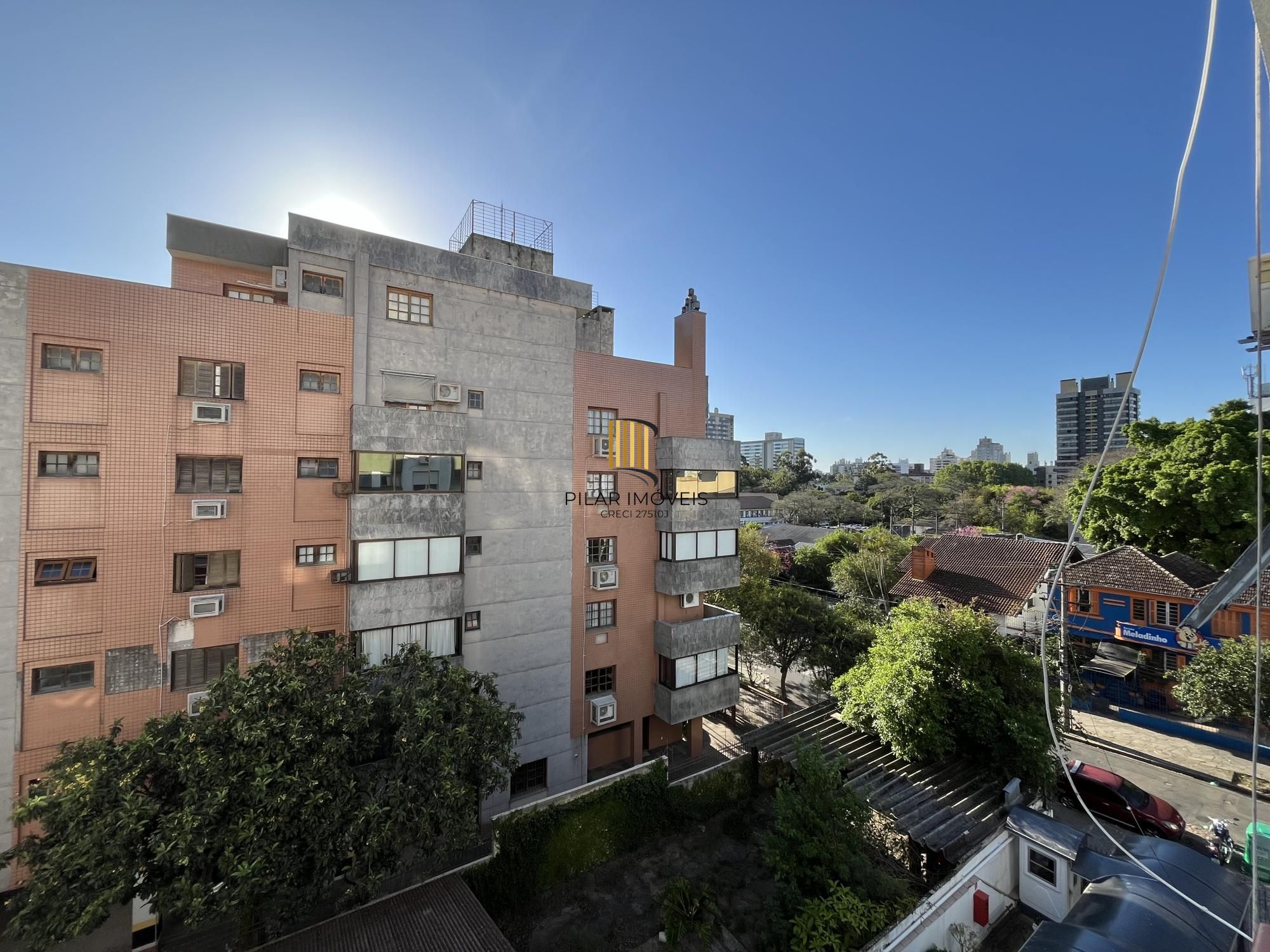 Apartamento de 2 quartos, suíte e 1 vaga de garagem Menino Deus em Porto Alegre