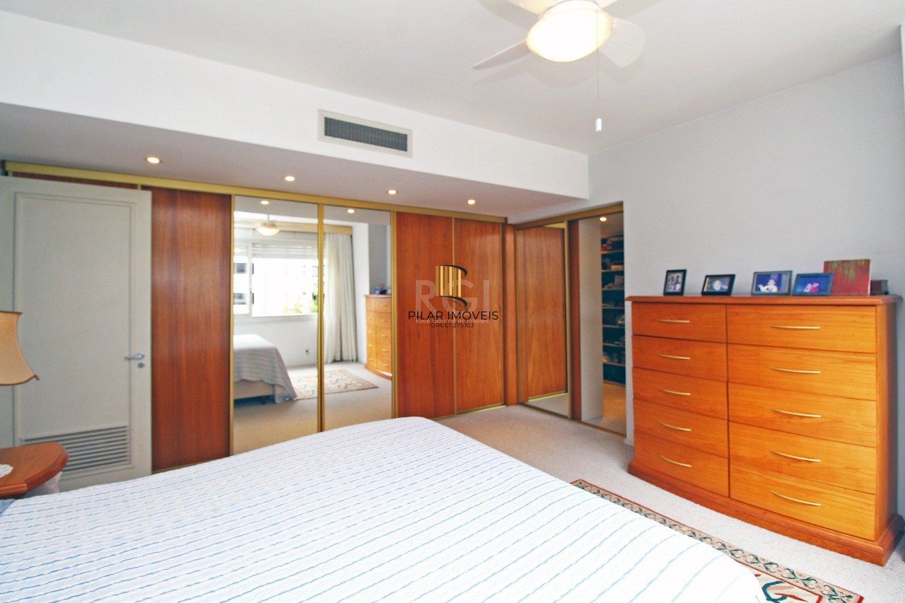 Apartamento para Venda - 245.75m², 3 dormitórios, sendo 1 suites, 2 vagas - Moinhos de Vento