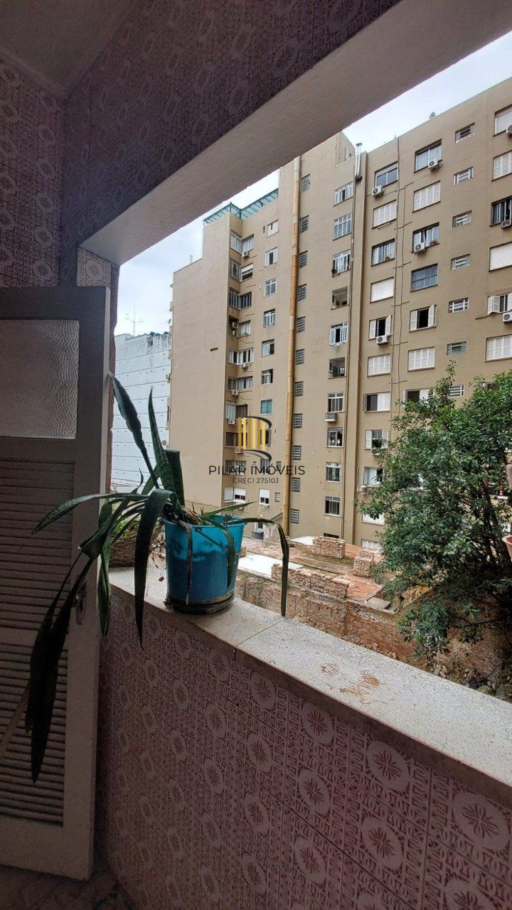 Apartamento no Centro de 2 dormitórios reformado