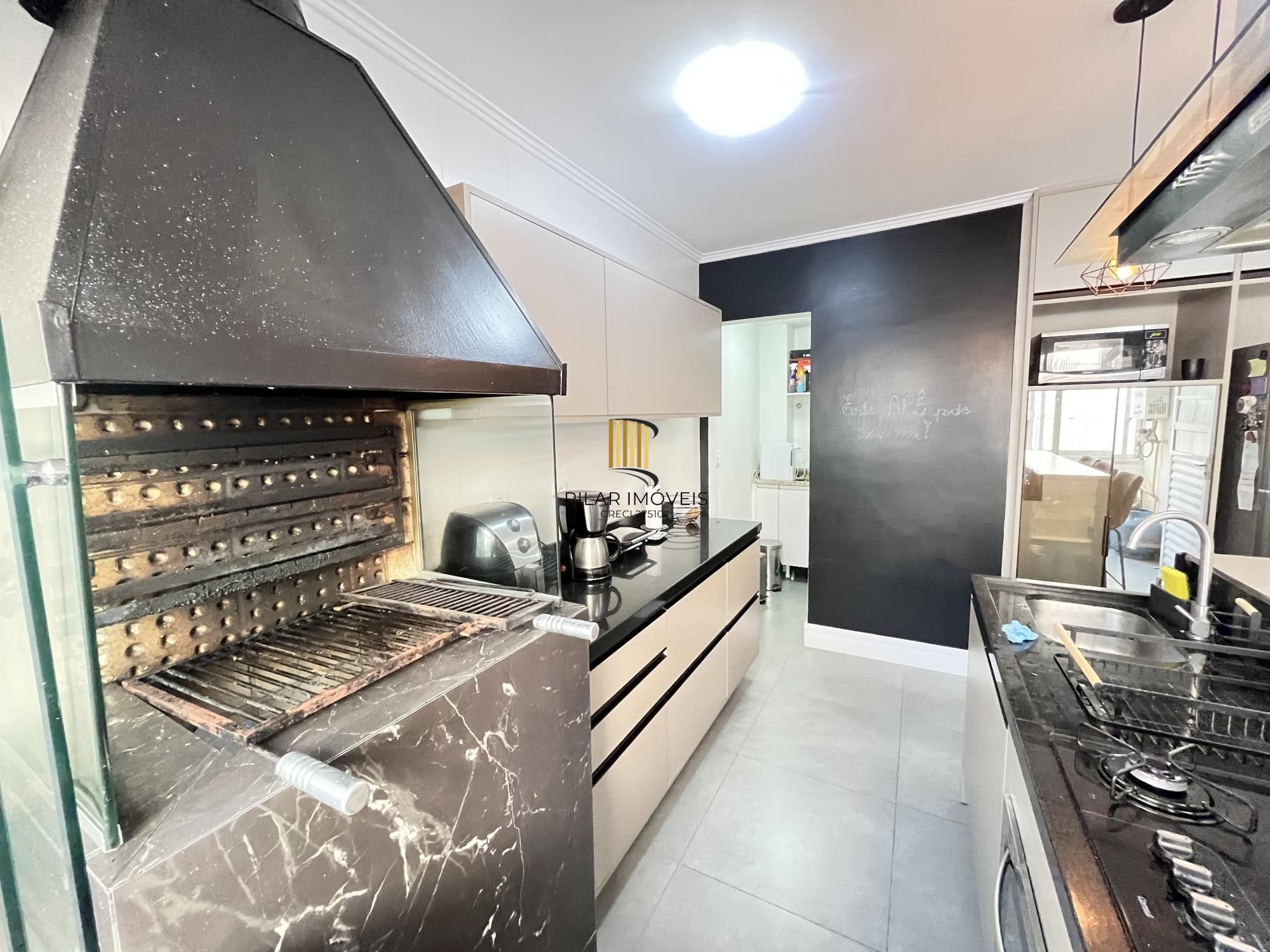 Apartamento de 2 quartos, suíte e 2 vagas de garagem no bairro Petrópolis em POA